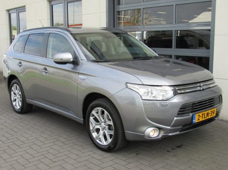 Mitsubishi Outlander - 2.0 PHEV Instyle+ Automaat Adaptive Cruise Lane Departure Warning - 1