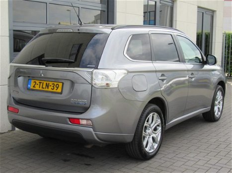 Mitsubishi Outlander - 2.0 PHEV Instyle+ Automaat Adaptive Cruise Lane Departure Warning - 1