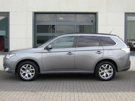 Mitsubishi Outlander - 2.0 PHEV Instyle+ Automaat Adaptive Cruise Lane Departure Warning - 1