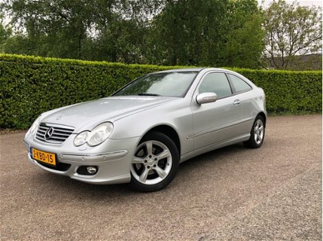 Mercedes-Benz C-klasse Sportcoupé - 180 K. Automaat / Airco ecc / Navi - 1