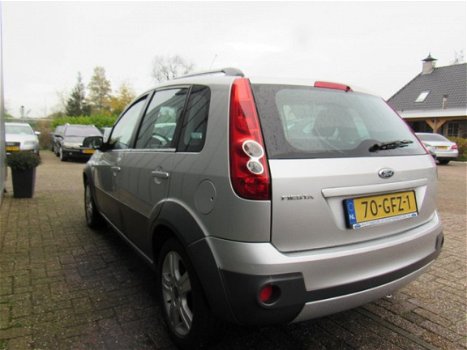 Ford Fiesta - 1.4-16V Crossroad //APK//NAP//Airco//Elec.Ramen//CV+AB// - 1