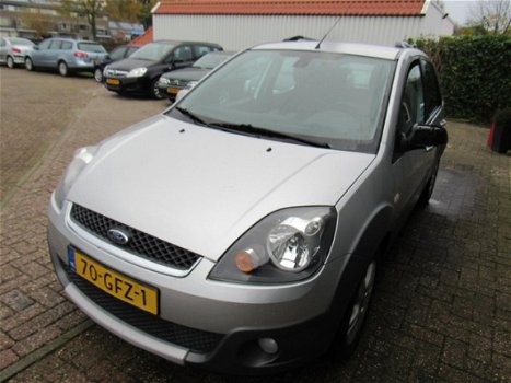 Ford Fiesta - 1.4-16V Crossroad //APK//NAP//Airco//Elec.Ramen//CV+AB// - 1