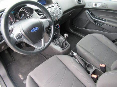 Ford Fiesta - 1.0 Style 5-Deurs / Airco / Navigatie / Bluetooth / Rijklaar incl. Bovag garantie - 1