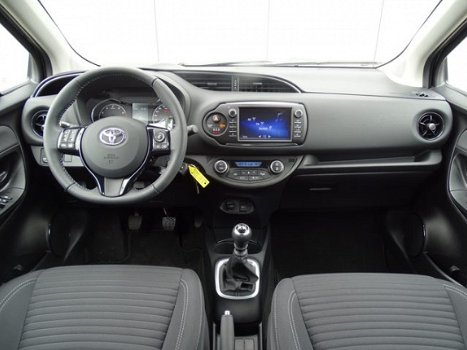 Toyota Yaris - 1.5 VVT-i Aspiration Special 5-deurs | Climate Control | Cruise Control | Parkeercame - 1