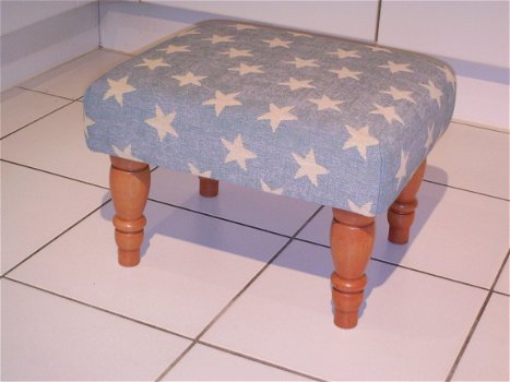 NIEUWE Footstool - l. blauw/stars - kersen 550 - NIEUW !! - 1