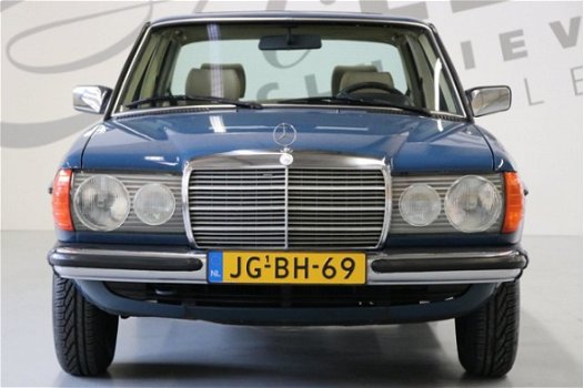 Mercedes-Benz 230 - E W123 - 1