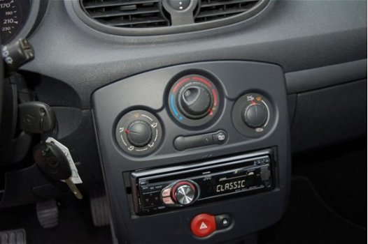 Renault Clio - 1.2 Expression Nieuwe Distributieriem APK tot 02-01-2021 - 1