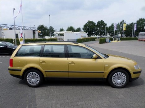 Volkswagen Passat Variant - ''Motor loopt niet goed'' 2.3 V5 Trendline - 1