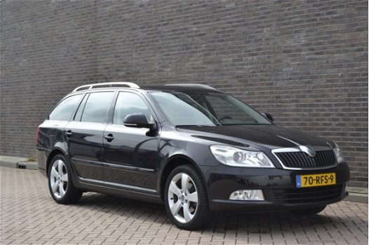 Skoda Octavia Combi - 1.8 TSI Elegance, trekhaak, privacy glas, 160pk Frisse auto - 1