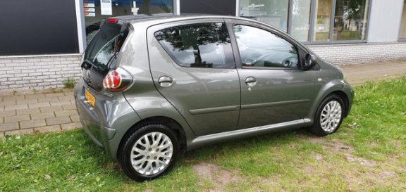 Toyota Aygo - 1.0-12V Aspiration Green ALCANTARA/LEDER AIRCO NAP NL AUTO ELEKRISCHE RAMEN LM VELGEN - 1