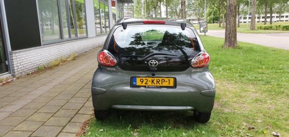 Toyota Aygo - 1.0-12V Aspiration Green ALCANTARA/LEDER AIRCO NAP NL AUTO ELEKRISCHE RAMEN LM VELGEN - 1