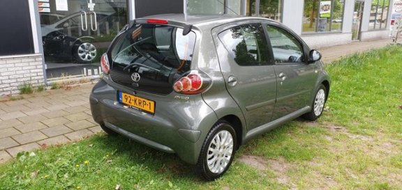 Toyota Aygo - 1.0-12V Aspiration Green ALCANTARA/LEDER AIRCO NAP NL AUTO ELEKRISCHE RAMEN LM VELGEN - 1