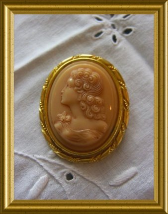 Oude broche : glas camee - nr. 1