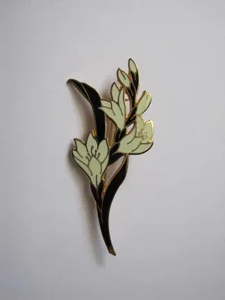 Broche Fish goudkleurig emaille cloisonné bloemtakje 7.0x3.1 cm. - nr. 1