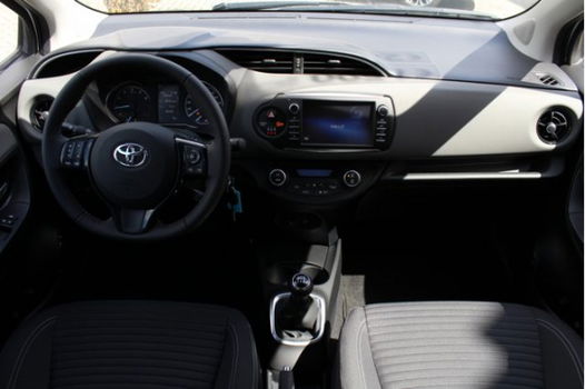 Toyota Yaris - 1.0 VVT-i Active *VOORRAAD VOORDEEL / NIEUWE AUTO - 1