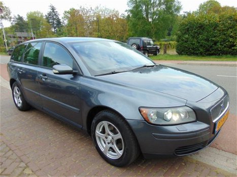 Volvo V50 - 1.8 Kinetic Clima / Cruise / Elec.Pakket / Xenon / Lm velgen / Trekhaak - 1