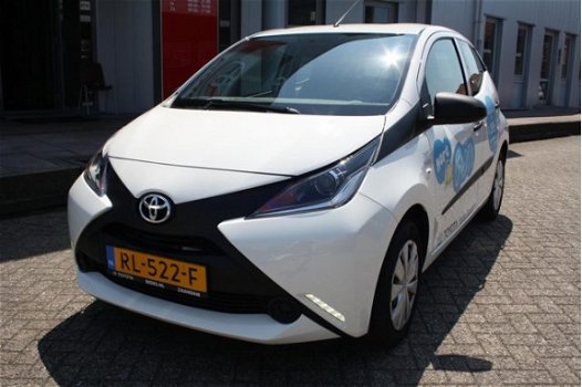 Toyota Aygo - 1.0 VVT-i x-fun airco l bluetooth - 1