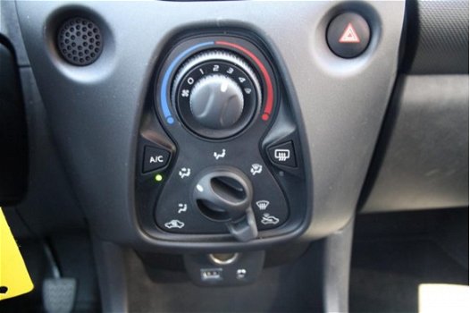 Toyota Aygo - 1.0 VVT-i x-fun airco l bluetooth - 1