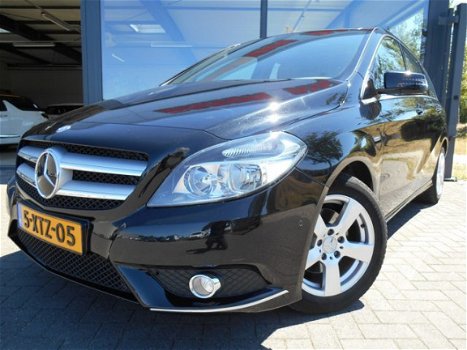 Mercedes-Benz B-klasse - 180 AMBITION AUTOMAAT /LEDER/PANORAMADAK - 1