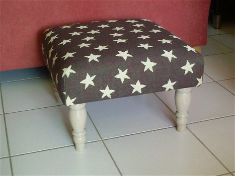 Footstool 50x50 - bruin/stars - donker noten 705 - NIEUW !! - 2