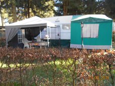 GOED ONDERHOUDEN CARAVAN OP CAMPING DE MARCOURT BIJ LA ROCHE