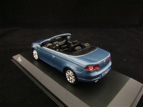 1:43 Norev Volkswagen Eos Cabriolet blauw 1F0 099 300 K5X VW dealer ed. - 3