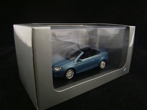 1:43 Norev Volkswagen Eos Cabriolet blauw 1F0 099 300 K5X VW dealer ed. - 4