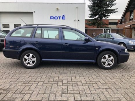 Skoda Octavia - 2.0 Elegance - 1