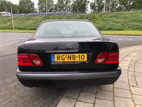 Mercedes-Benz E-klasse - Limousine - - 6 deurs - 8 Persoons - 1