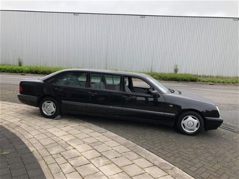 Mercedes-Benz E-klasse - Limousine - - 6 deurs - 8 Persoons - 1