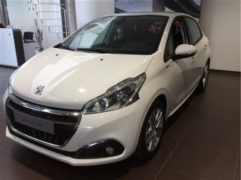 Peugeot 208 - 1.2 PureTech Signature 82 - 1