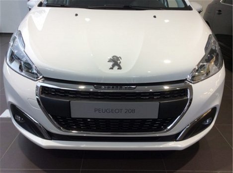 Peugeot 208 - 1.2 PureTech Signature 82 - 1