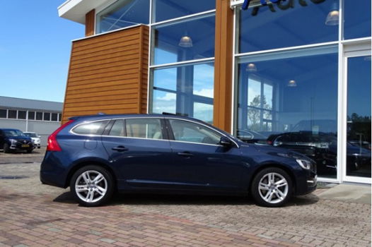 Volvo V60 - 2.4 D6 AWD Plug-In Hybrid Summum - 1