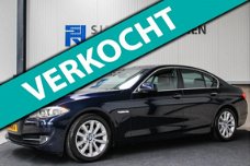 BMW 5-serie - 523i High Executive ✅204pk 6-cilinder 2e Eig|NL|Dealer|LED|Xenon|NAVI|Leder|360 camera