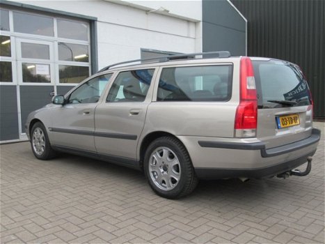 Volvo V70 - 2.3 T-5 Comfort Line - 1