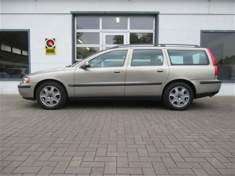 Volvo V70 - 2.3 T-5 Comfort Line - 1