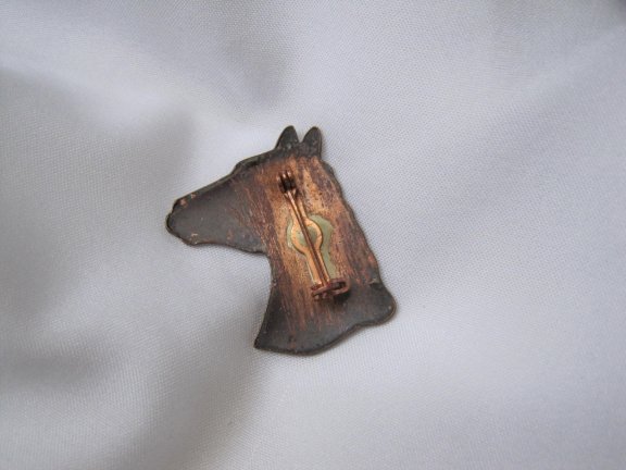 Broche donker rood vuur emaille paardenhoofd 3.4x2.7 cm - Afbeelding 3