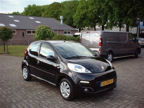 Peugeot 107 - 1.0 Active airco radio cd centraalverg - 1