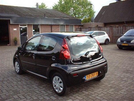 Peugeot 107 - 1.0 Active airco radio cd centraalverg - 1