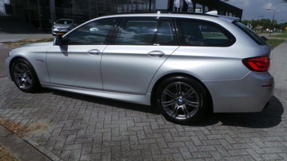 BMW 5-serie Touring - 520d High Exe Aut. M-PAKKET VOL OPTIES - 1