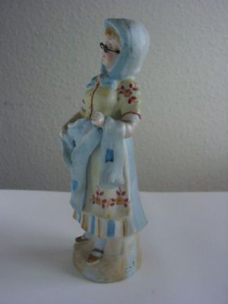 Oud biscuit porseleinen beeldje : vrouw met bril // bisque porcelain figurine : woman with glasses - Afbeelding 4