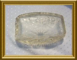 Oud geslepen kristallen bakje