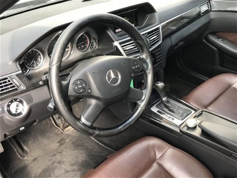 Mercedes-Benz E-klasse - 220 CDI Avantgarde SCHUIFDAK AUTOMAAT LEDER/XENON/NAVI - 1