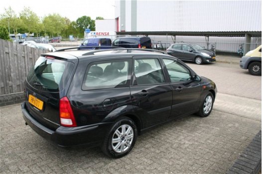 Ford Focus Wagon - 1.6-16V Futura - 1