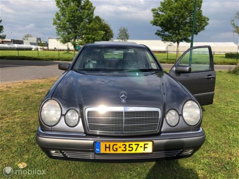 Mercedes-Benz E-klasse - 200 Elegance. In Nieuwstaat Youngtimer - 1