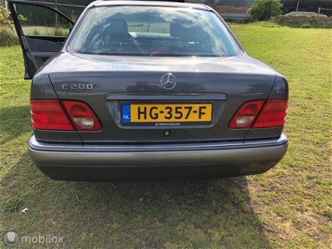 Mercedes-Benz E-klasse - 200 Elegance. In Nieuwstaat Youngtimer - 1