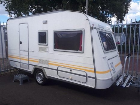 MEERDERE CARAVANS MET 2 OF 3 P STAPELBED - 4