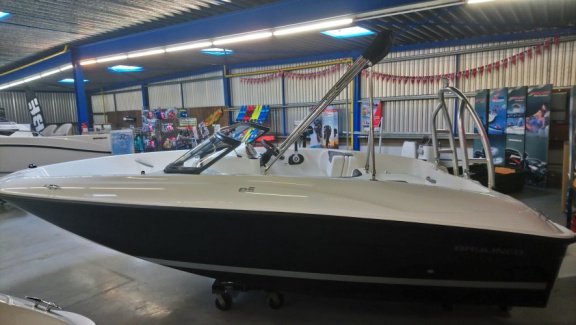 Bayliner E5 - 4