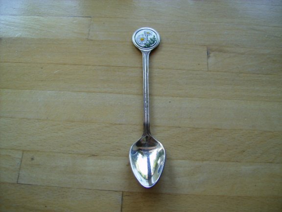 Theelepeltje " SOLA " met margrieten - nr. 1