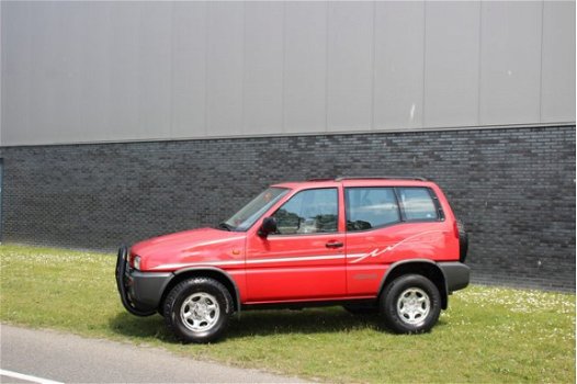 Nissan Terrano - 2.4 SLX Benzine Trekgewicht 2800 KG Benzine, 4x4, trekhaak, Nieuwe apk en radiateur - 1